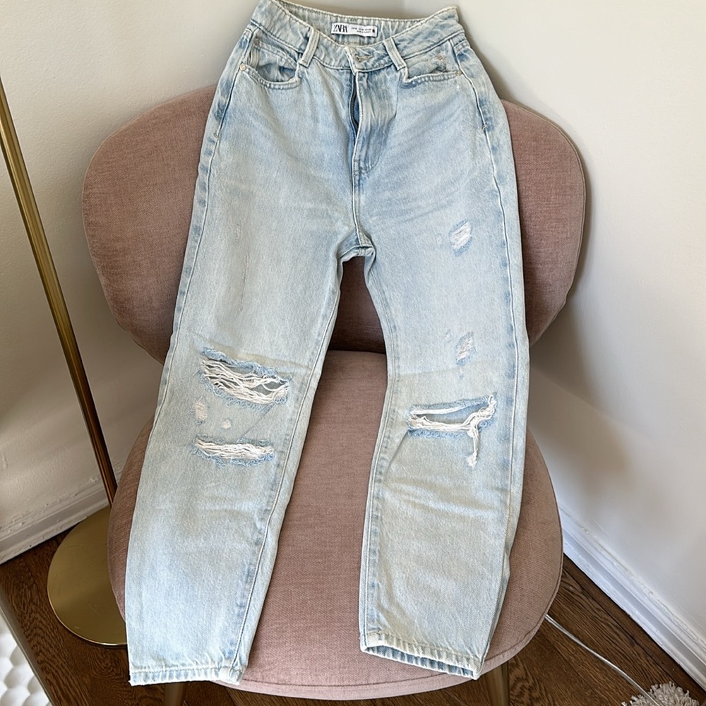 Distressed Jeans - Picture 5 of 7